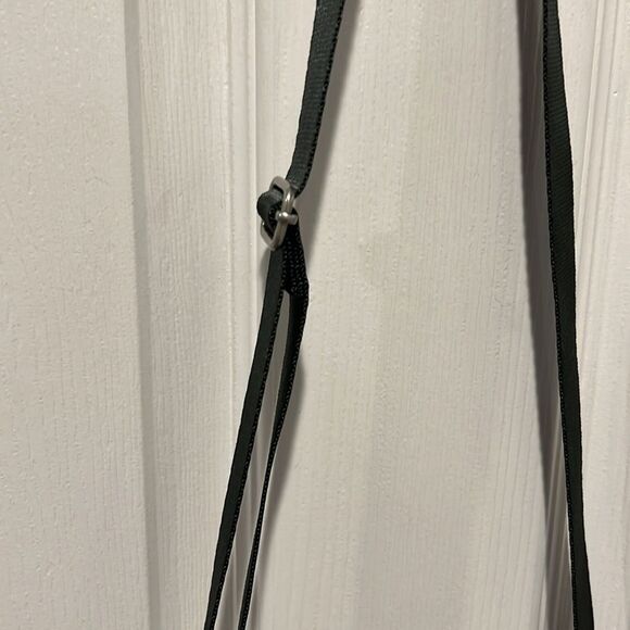 Baggallini gray and black crossbody bag with adjustable straps - Picture 4 of 7